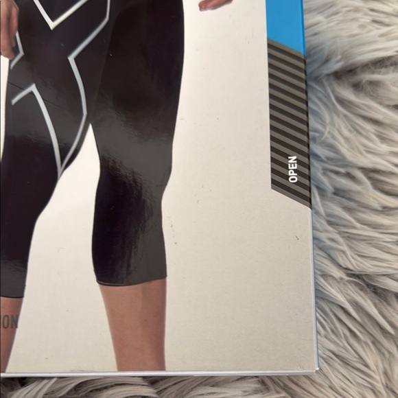 2XU Black and White Compression Tights - Picture 3 of 4